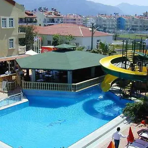 Maxwell Club Aparthotel